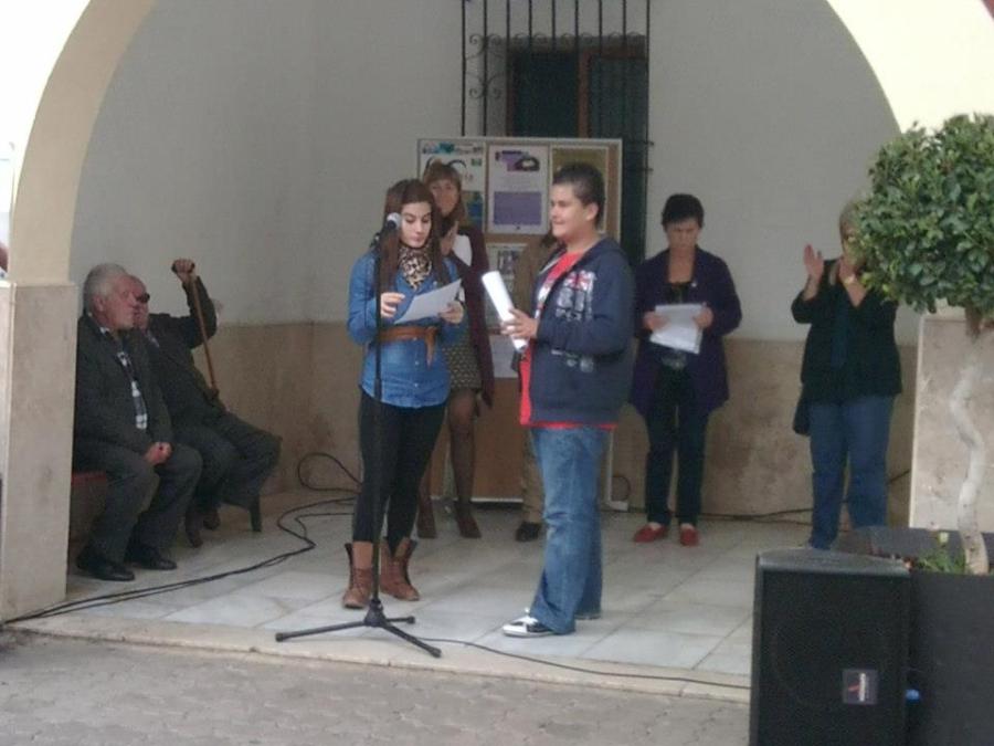 Los alumnos de nuestro instituto participaron el pasado día 26 de Noviembre en las actividades programadas por el Excmo. Ayuntamiento de Viator, contra la violencia de género.Nuestros alumnos leyeron un manifiesto.