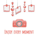girlnda-de-la-cámara-de-corazones-y-de-fotos-disfrute-de-cada-letras-del-momento-49241009